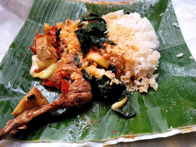 nasi-bungkus-padang-lebih-banyak