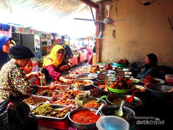 Menikmati Wisata Kuliner Minang Pasar Payakumbuh