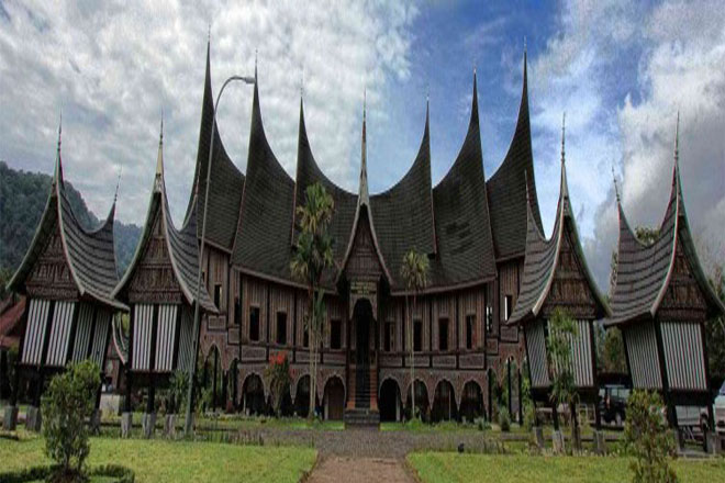 Manambang, Tradisi Unik Saat Hari Lebaran di Padang