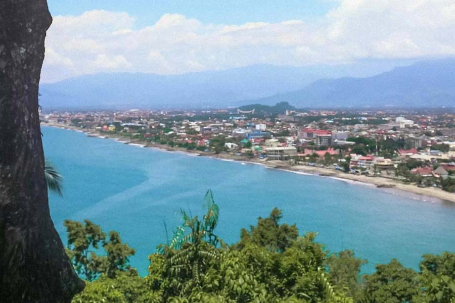 https://www.cnnindonesia.com/gaya-hidup/20180207153936-269-274583/taste-of-padang-jadi-slogan-wisata-kota-padang