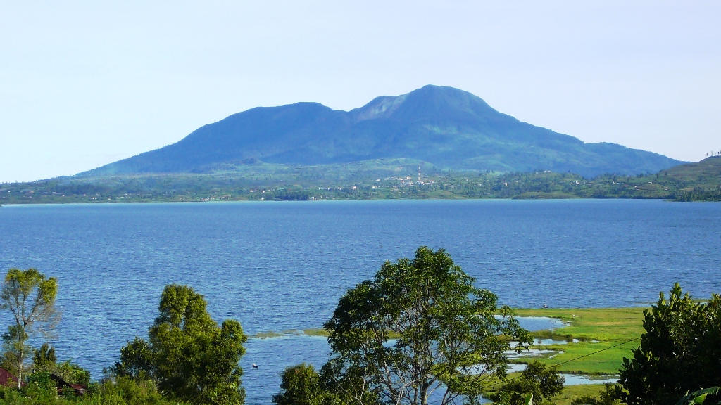 Keindahan Danau Singkarak
