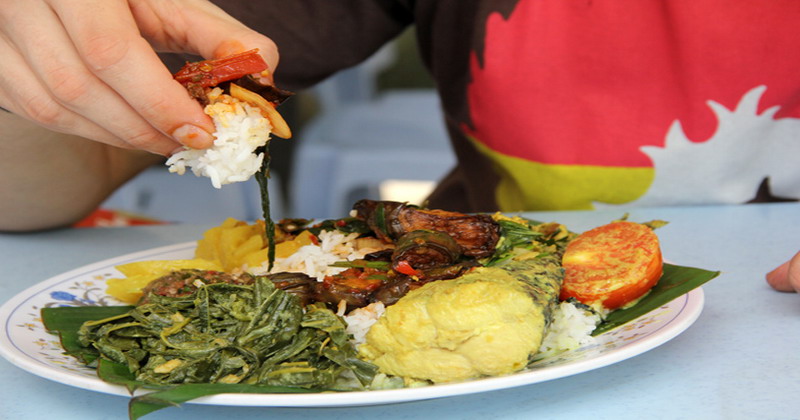 Alasan Orang Minang Lebih Suka Makan Pakai Tangan Ketimbang Sendok