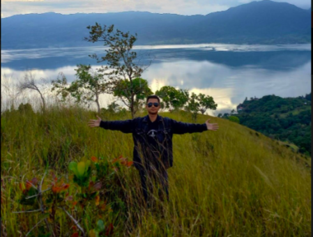 Beginilah Pesona Danau Singkarak dari Puncak Aua Sarumpun